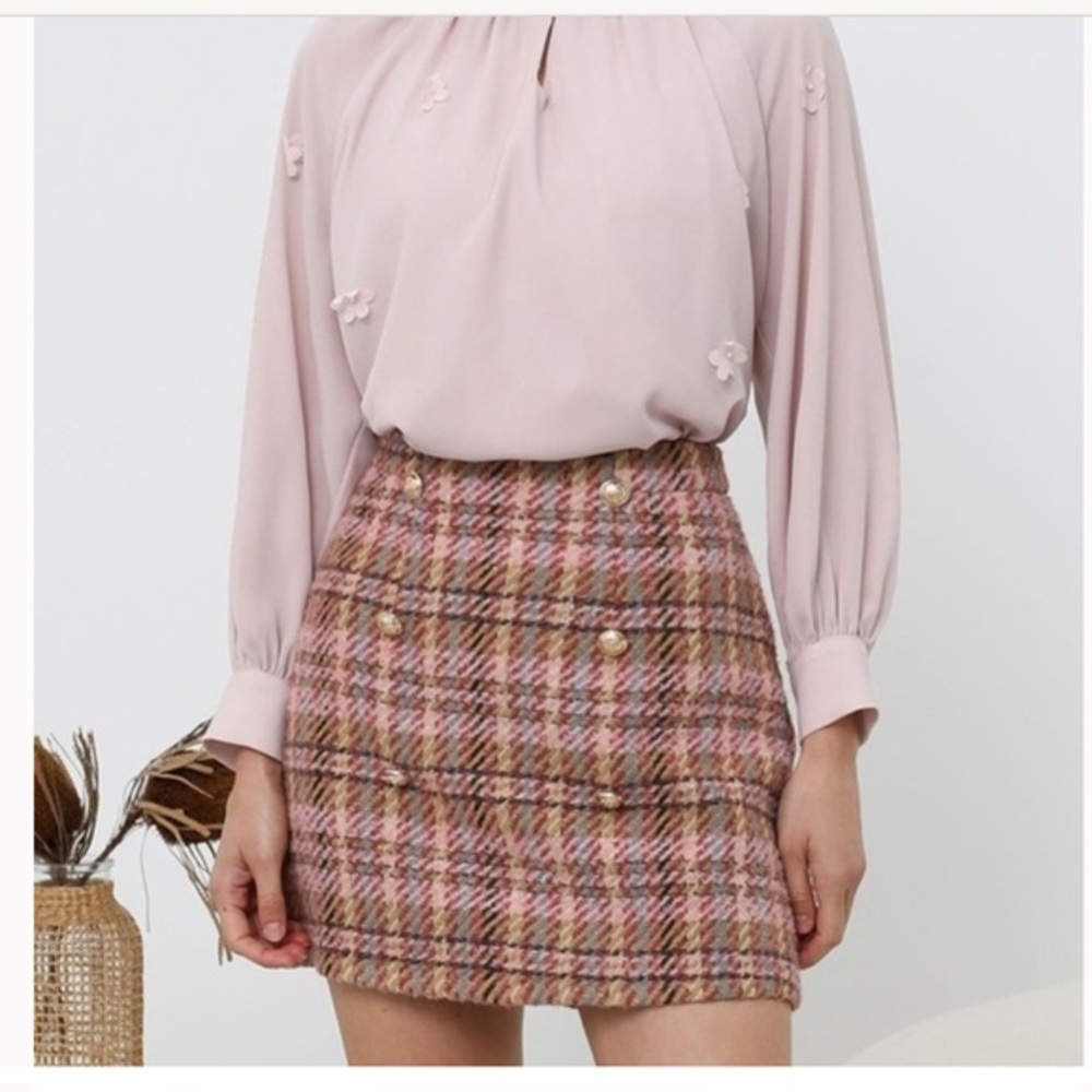 Cute gold button plaid mini skort NWT